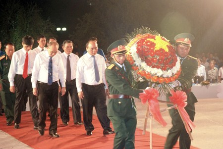 Thắp nến tri ân các Anh hùng liệt sĩ